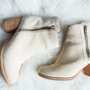 CREAM LEATHER FRYE BOOTS (WOMENS 8.5)